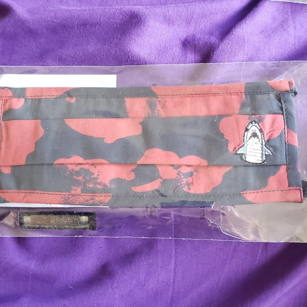 NWT Coach Sharky Wildflower Camo Face Mask 100% cotton. One size.